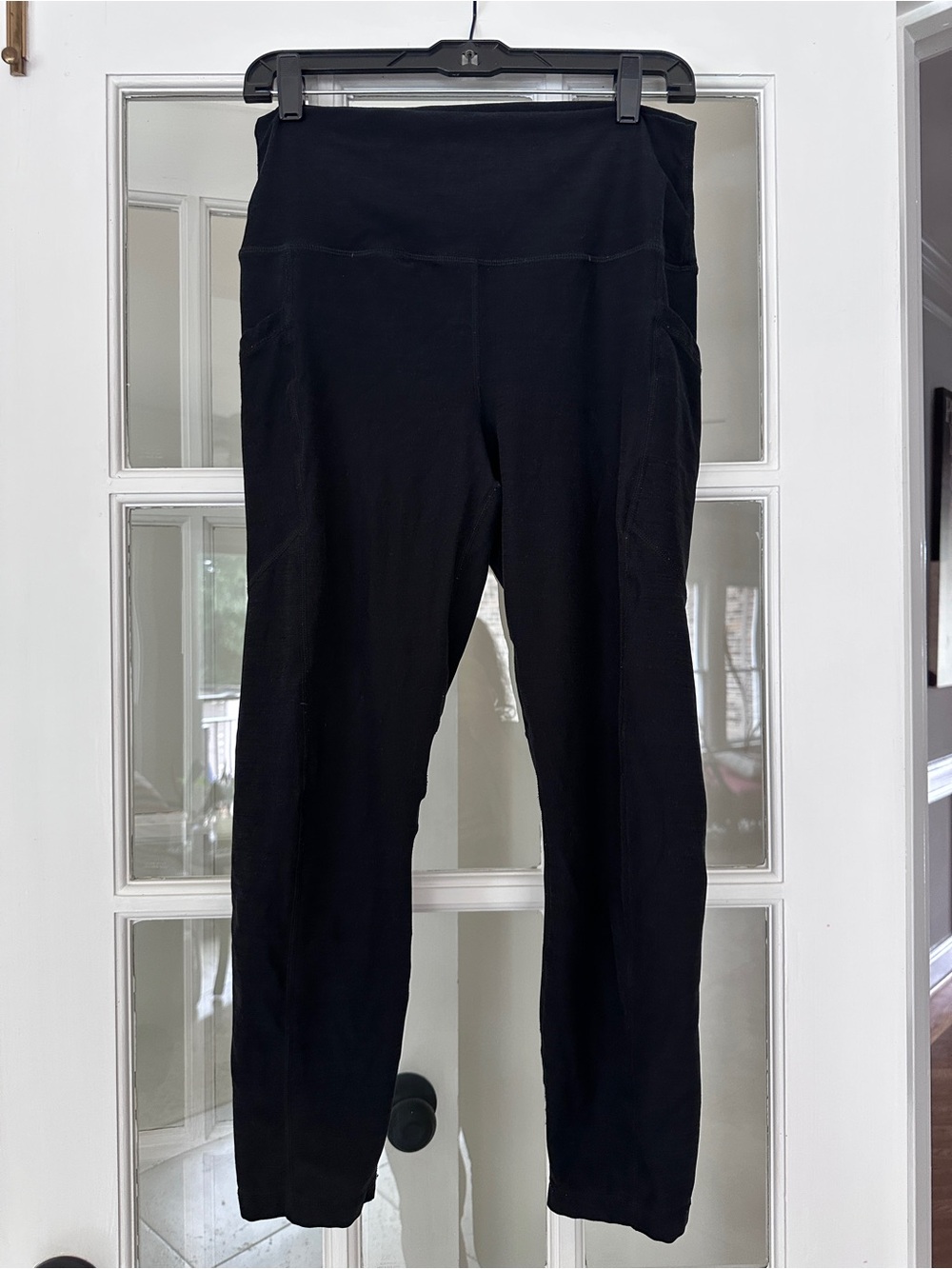 Active Life Black High-Waist Leggings with Side Pockets